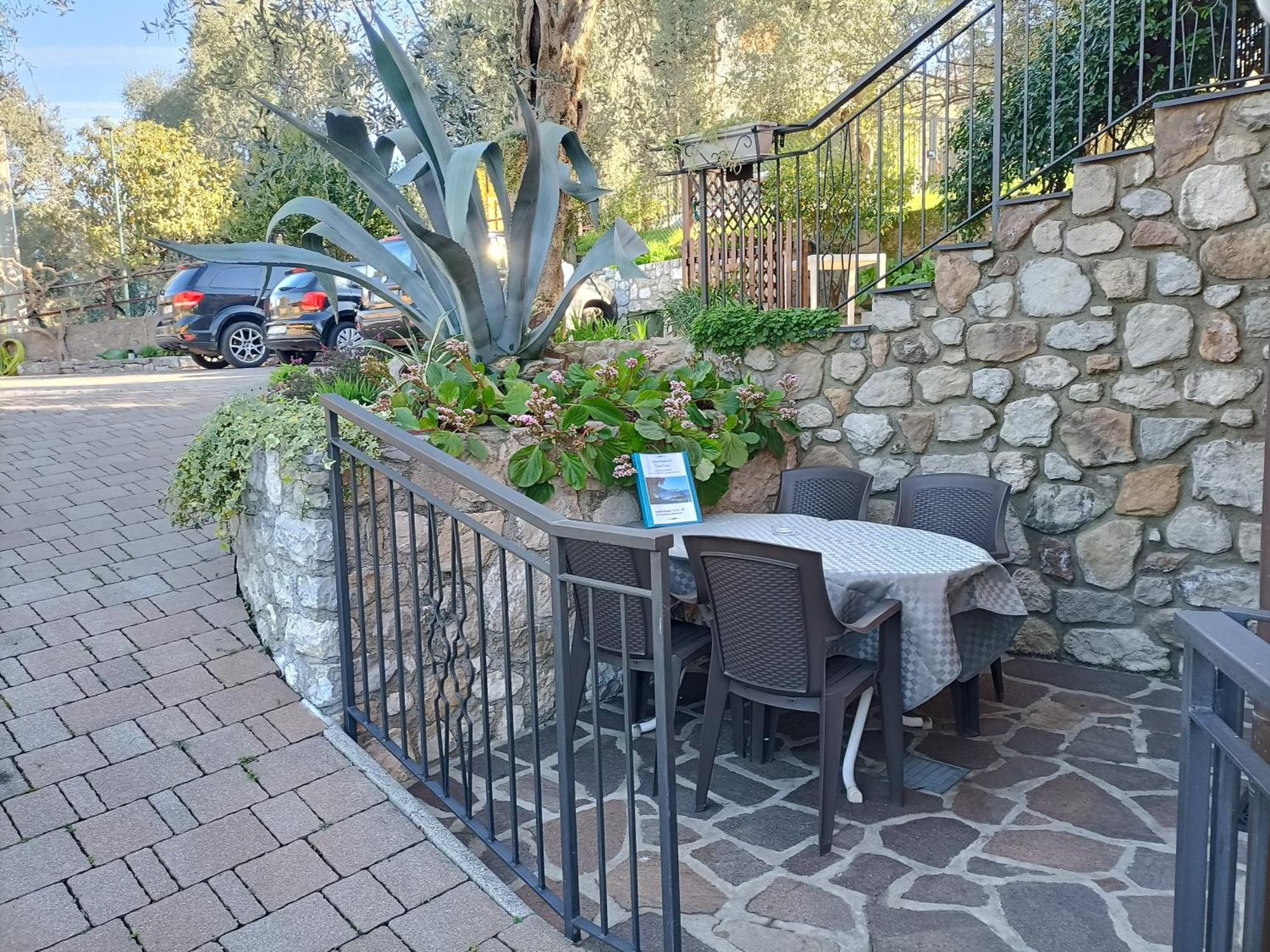 Appartamenti Casa Nina, Lago,Montagne, Uliveti Brenzone sul Garda Exterior foto